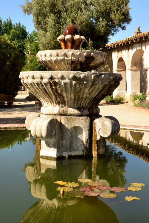 The fountain seen when entering from the East side of the Mission.